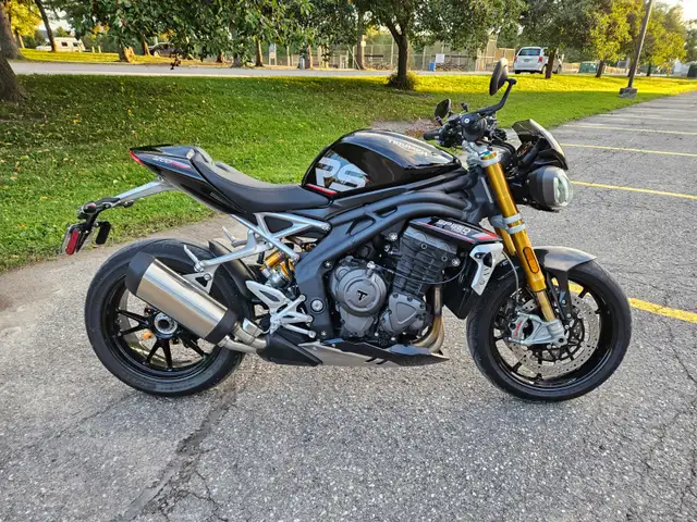 2022 Triumph Speed Triple 1200 RS Mint Low Km's in Sport Bikes in City of Toronto - Image 2