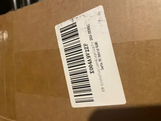 2024/25 Santa Fe Hybrid floor mats BNIB in Other Parts & Accessories in Markham / York Region - Image 3