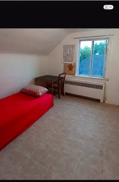 Low-Cost Room – Walk to Subway & Downtown
