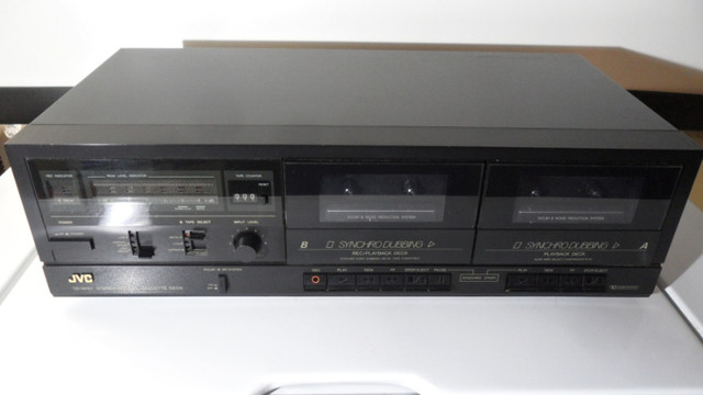 Vintage JVC Stereo (Amp, Cassette), Excellent Condition dans Appareils électroniques  à St. Catharines - Image 4