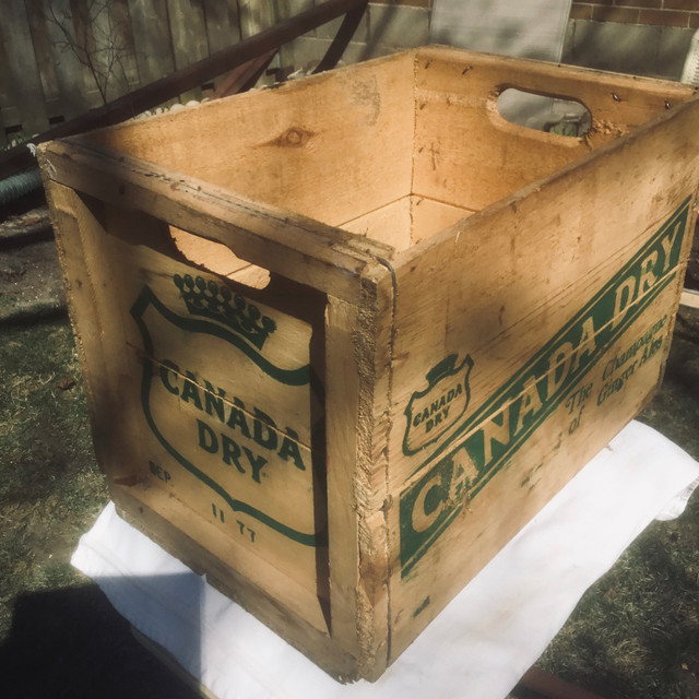 Canada Dry Ginger Ale Wooden Crate in Outdoor Tools & Storage in City of Toronto - Image 2