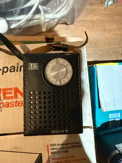 Vintage 1965 Sony TFM-850W Radio, View more