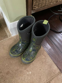 Kids bogs size 10 winter boots
