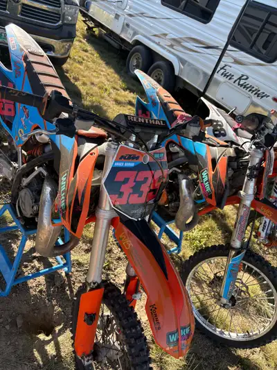 2014 ktm85sxs with a 105 big bore kit on it. Also larger wheels than a normal 85. Has about 10hrs on...