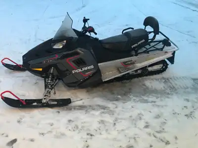 Selling my polaris Indy 550 fan cooled in excellent condition. Runs and drives like new . Little ove...