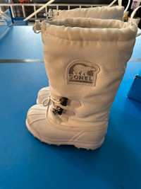 Like new Women's Columbia Glacier white winter boots size 7