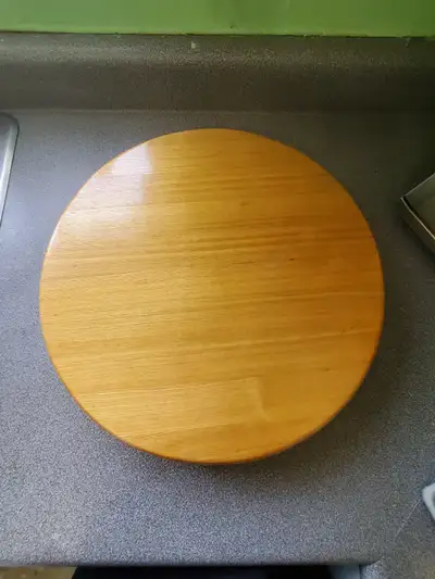 Description: Beautiful solid wood Lazy Susan in excellent condition. Perfect for organizing spices i...