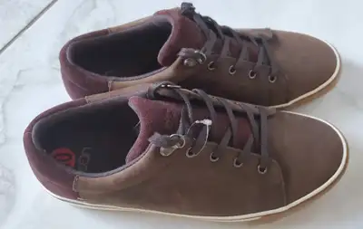 Chaussures Uggs imperméables neuves, View more