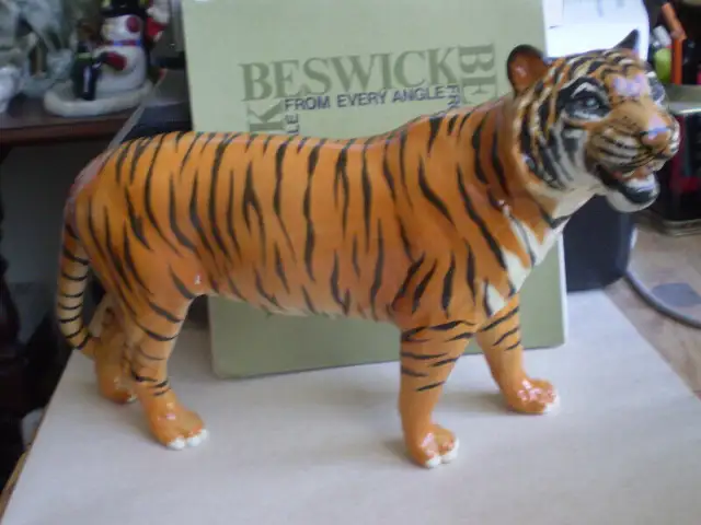 Beswick Wild Animal Figurine - " Tiger " - #2096 - in Arts & Collectibles in Kitchener / Waterloo - Image 2