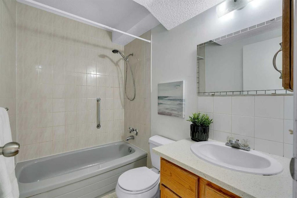 Walkout basement for rent in NE 3