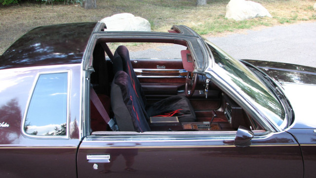 1985 Cutlass Salon **NICE CLEAN** in Classic Cars in Calgary - Image 3