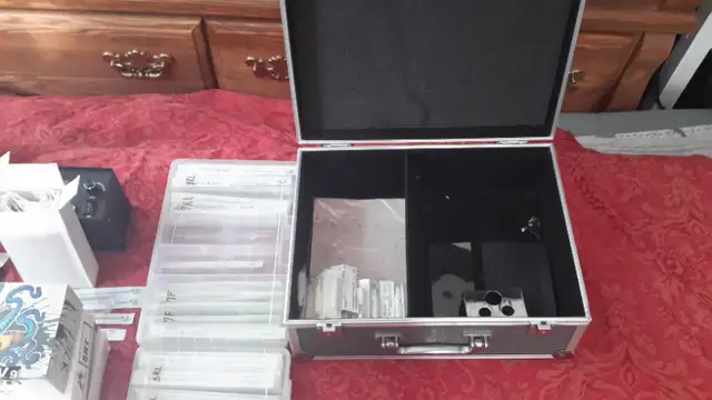 5 tattoo guns with lots of supplies in Hobbies & Crafts in Bathurst - Image 4