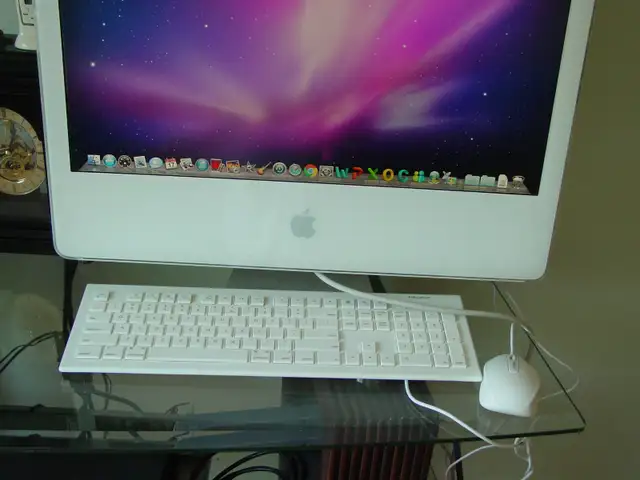 APPLE  IMAC  MAC OS X VERSION   10.6.8 in Desktop Computers in Longueuil / South Shore - Image 4