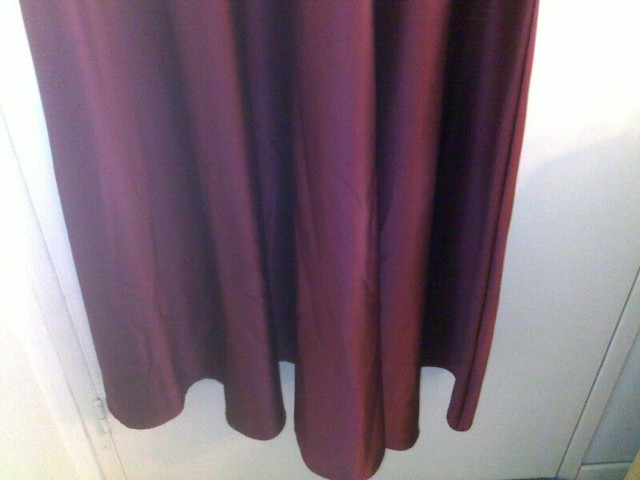 Gorgeous long evening cherry color dress with laced top Size 12 in Women's - Dresses & Skirts in City of Toronto - Image 2