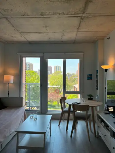 URGENT - CESSION DE BAIL Studio à louer au 1 er juillet 2025 Loyer : 1462$ - Chauffage, climatisatio...