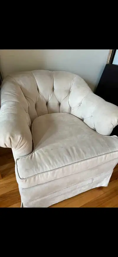 Single sofa very good quality, solid sofa, need upholstery cleaning, you can cleaning with a steamer...