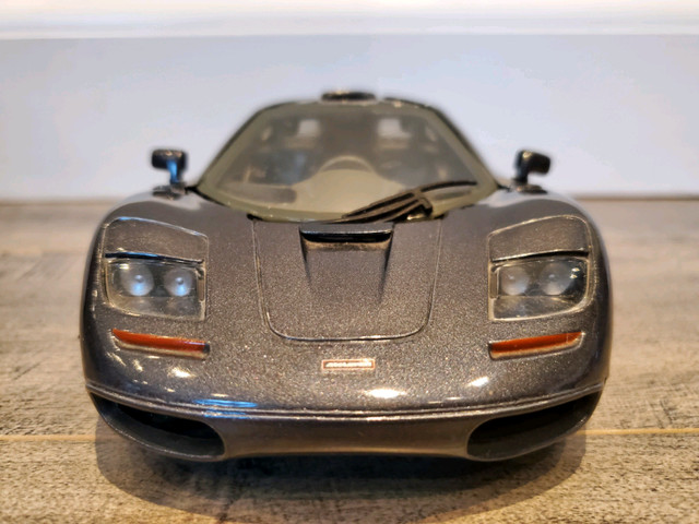 1:18 Diecast Maisto Special Edition 1993 McLaren F1 Roadcar NB in Arts & Collectibles in Kawartha Lakes - Image 3