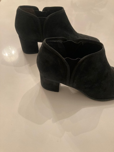 Pre-owned Bandolino Women's Size 7 Suede Leather Ankle Boots, View more