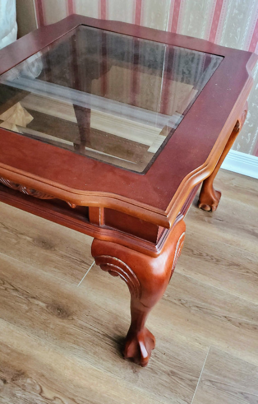 Wooden/glass end table in Coffee Tables in Ottawa - Image 2