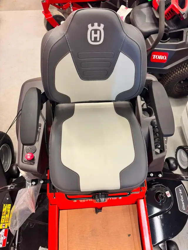 Husqvarna Z275X 54” Zero-Turn Mower – NEW in Lawnmowers & Leaf Blowers in Barrie - Image 4