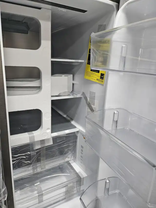 LG 36" Standard Depth Refrigerator in Stainless Steel in Refrigerators in City of Toronto - Image 4