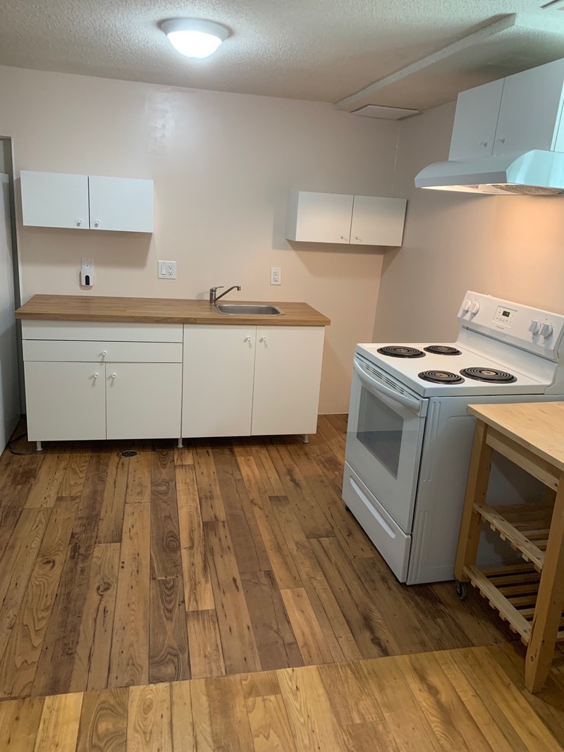 One bedroom apartment ( bright + big windows) Long Term Rentals