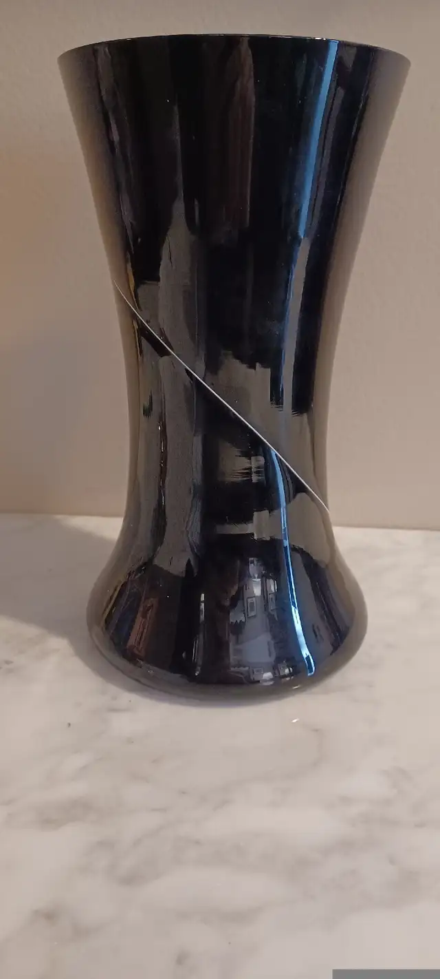 Unique Bottomless Champagne Set of 5 Flutes 17"T Glass Vase in Kitchen & Dining Wares in Calgary - Image 4