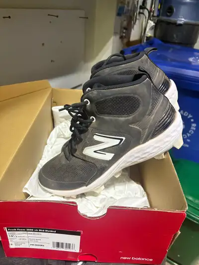 Men’s New Balance size 10.5  Baseball Softball Cleats, View more