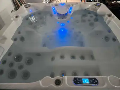 2016 master spa clear water hot tub 84x84 dimensions 5 seater with lounger Tons of jets 3 pump syste...