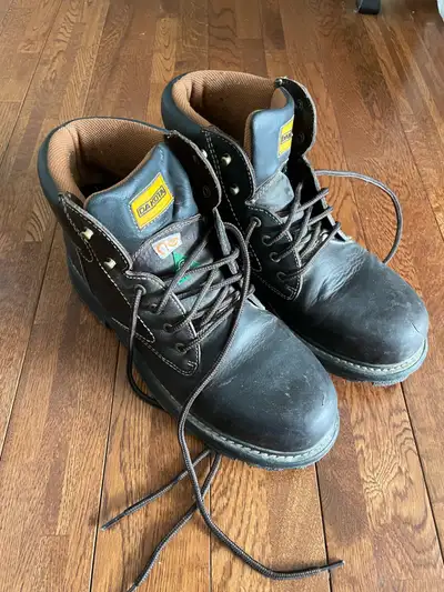 Excellent condition men’s steel toe leather work boots in dark brown color size mens 12. Dakota Work...