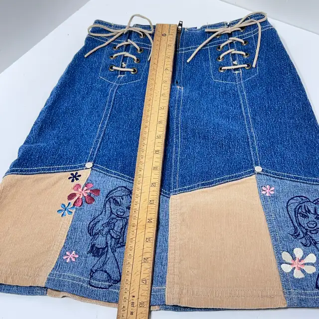 Bratz girls skirt size 10/12 original vintage denim embroidered  in Kids & Youth in Winnipeg - Image 6