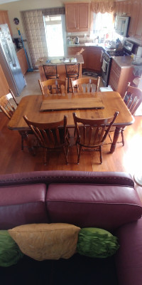Solid Wood Dining table with 6 Chairs & 2 Leafs