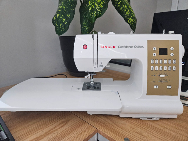 Singer Confidence Quilter Sewing Machine in Hobbies & Crafts in Moncton