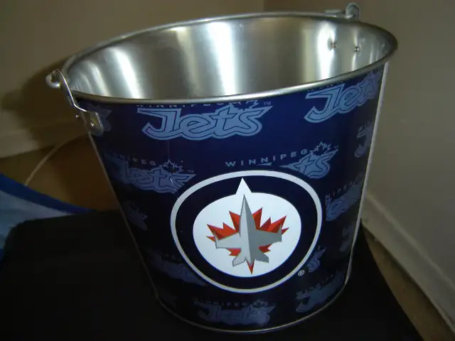 Winnipeg Jets ice bucket in Arts & Collectibles in Winnipeg - Image 2