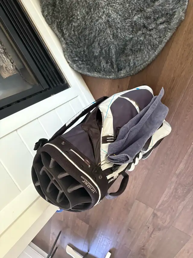 women’s right handed golf set and bag  in Golf in Guelph - Image 4
