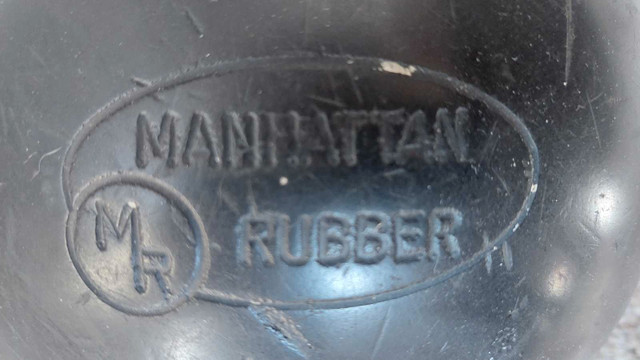 Vintage Manhattan Rubber 10 pin bowling ball and carrying bag  in Other in Peterborough - Image 3