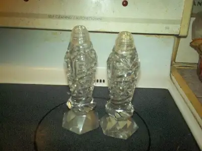 paires de saliere et poivriere pin whell, View more