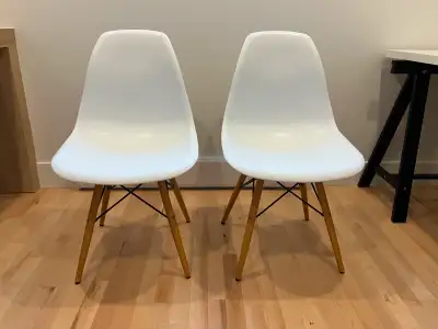 2 chaises de salle à manger, Blanches, Marque Structube Eiffel, View more