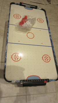 Mini air hockey table