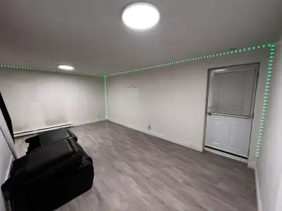 Studio Basement with Seperate Entrance Near Universities