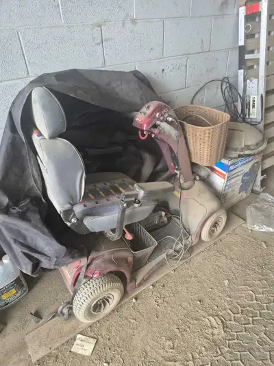 Easy rider scooter Wife passed away and it's been sitting in my heated shop for over 1yr I charge it...