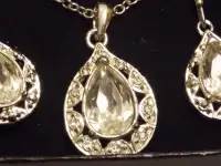 Sparkling Teardrop Necklace with Earrings set NEW
