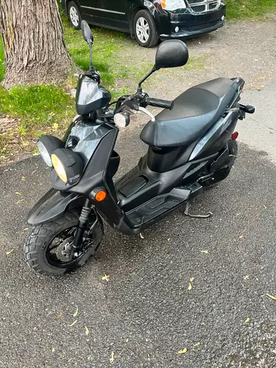 Bonjour! J’ai un Scooter yamaha bws 2019 en parfait état grafigner un peu les pneu sont usée à moiti...
