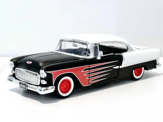Jada 1955 Chevy Bel Air (black/white) 1:24 diecast model. 