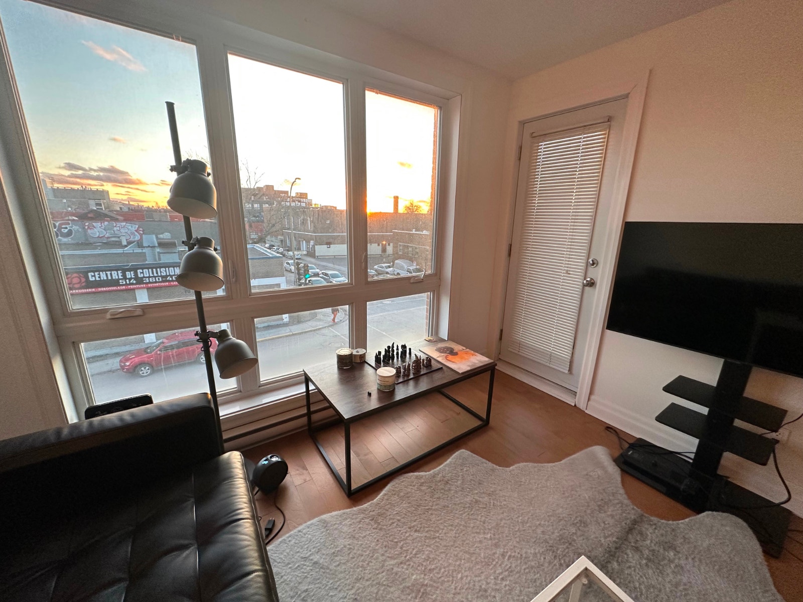 Recherche coloc pour 1er Sept/ Seeking roommate for 1st Sept — photo 1