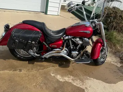 Selling my 1700 roadstar don’t ride it anymore to much going on , 13000km runs great no issues , tex...