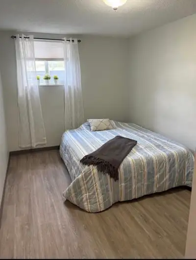 Room for rent in a 4 Bedroom unit 267 Hazel St Basement purpose built unit 1 min Walk to WLU & UofW...