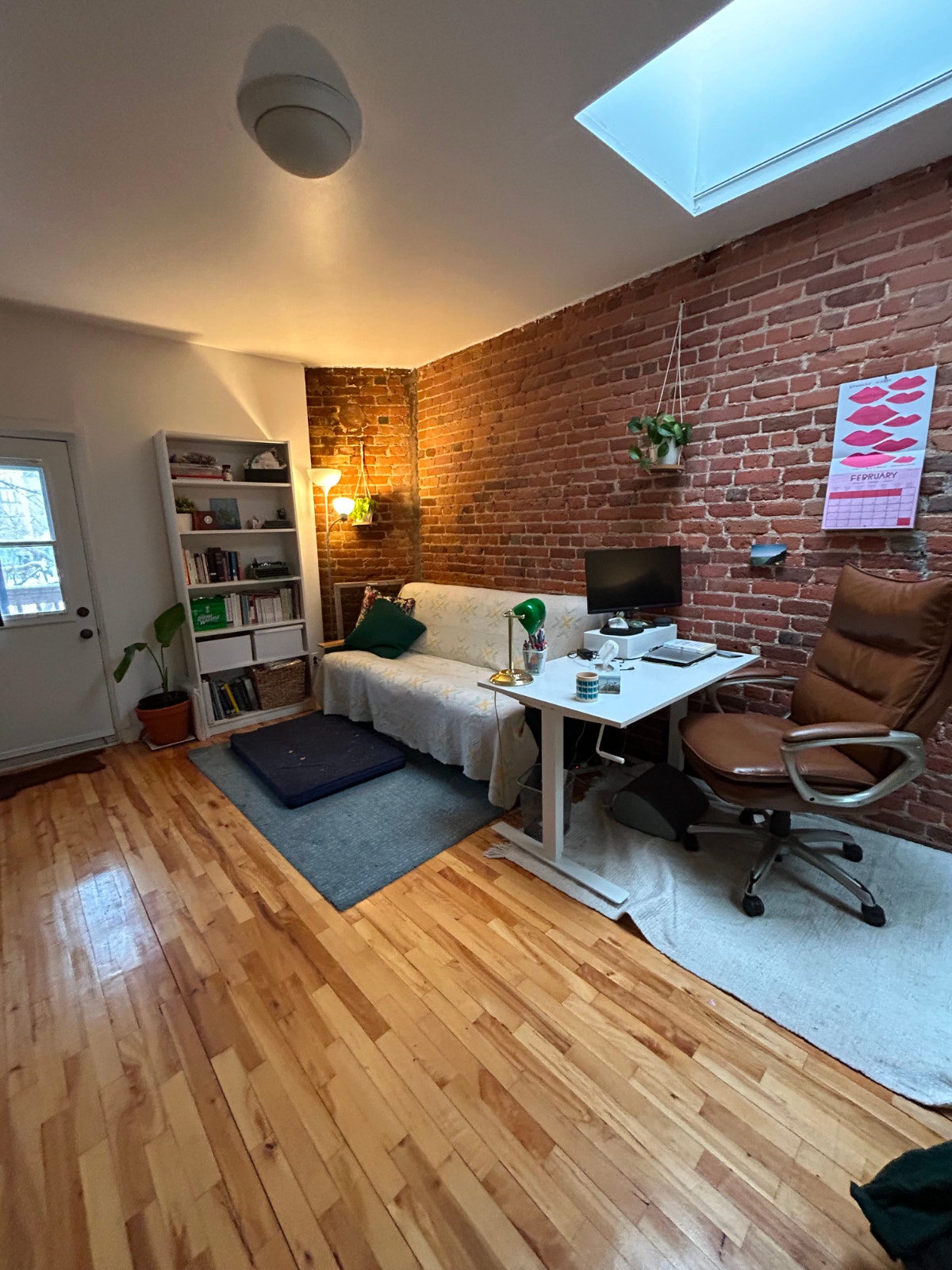 Beautiful 2-bedroom Plateau apartment lease transfer — photo 3