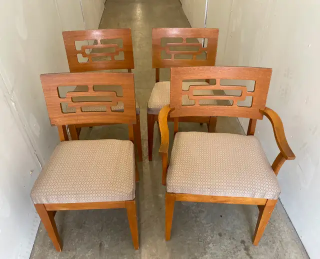 A set of 4 MCM vintage dining/cottage chairs (one armed), refurb in Dining Tables & Sets in City of Toronto - Image 4