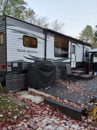 Seulement la roulette est à vendre. Elle est au camping Belle Nature à St-Félix de Valois Il y a des...